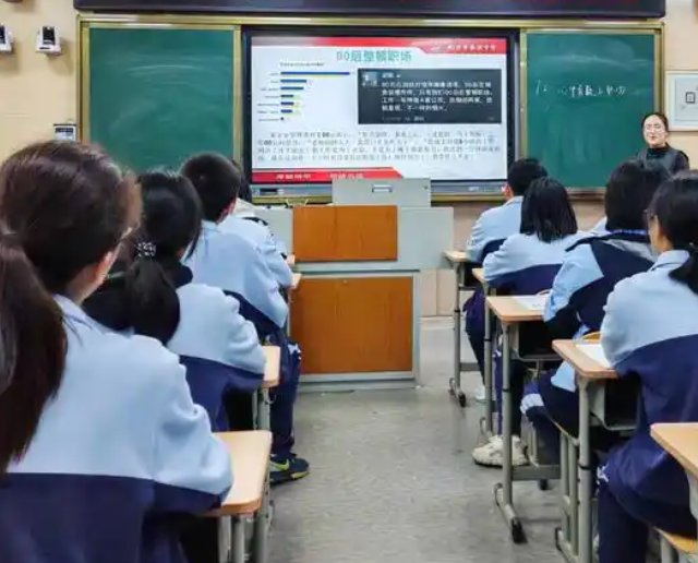 扎根于根底教育一线形成了从理念到途径再到讲堂载体的完好逻辑链